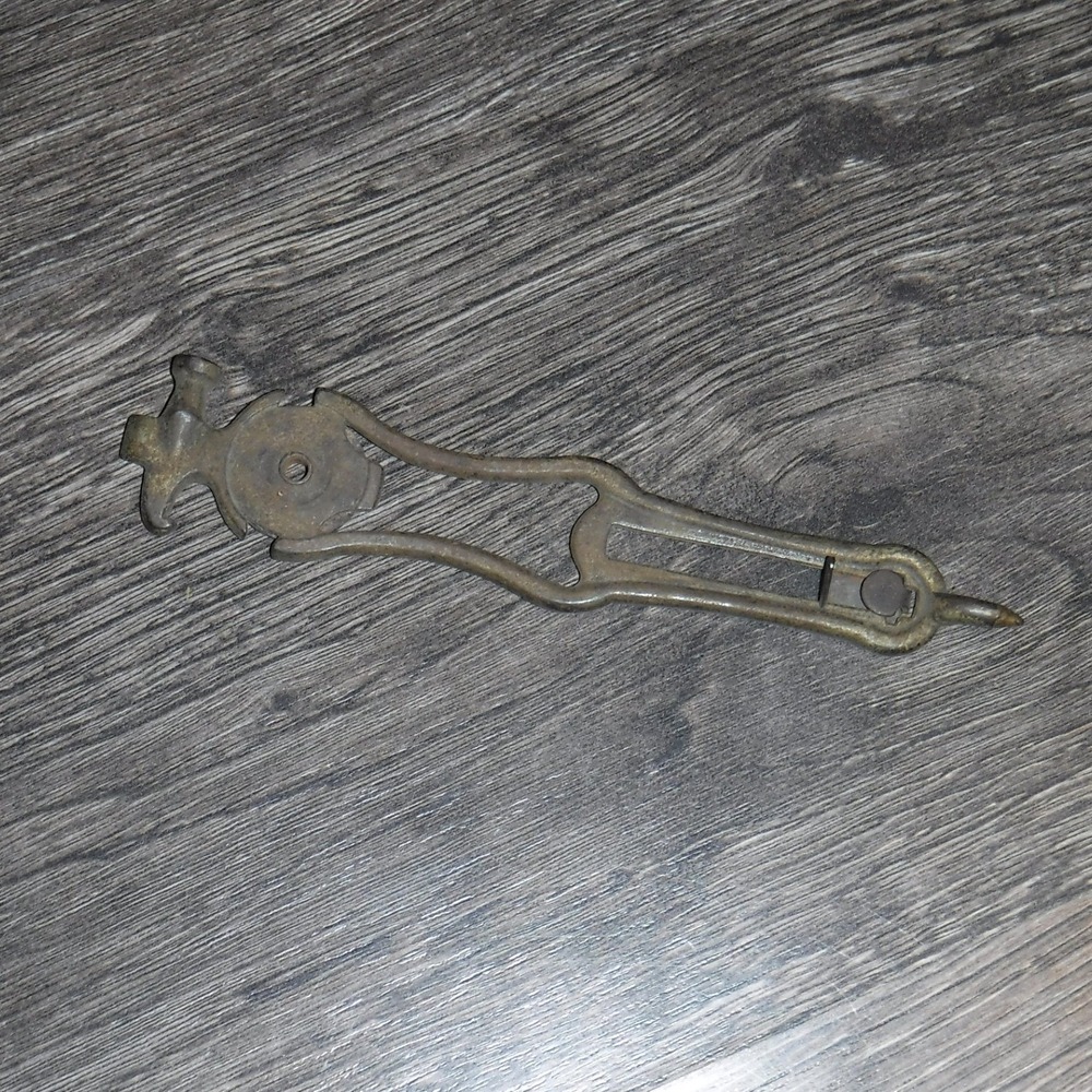 Victor Antique Can Opener Unisex OS Brown Good 1893 Patent Cast Iron Multi Tool